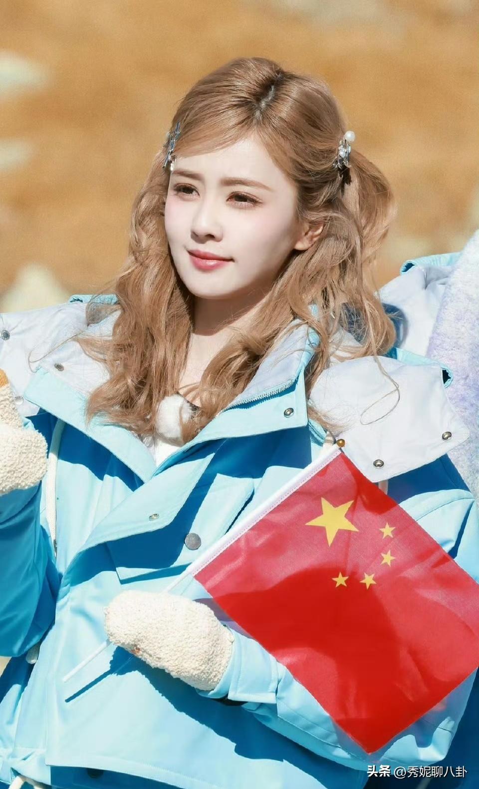 谁看了这个画面不跟着破防啊！在海拔极高的红其拉甫，寒风凛冽、氧气稀薄，这里是祖国