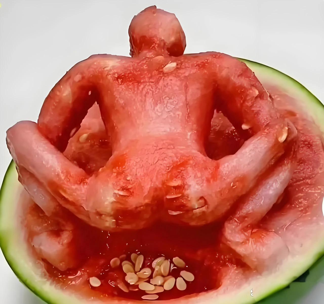 本来好好的一个西瓜，这下整得没有一点食欲了。