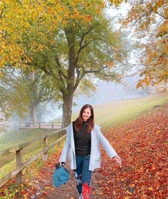 马晨菲，这位曾经的泳池健将，如今在商界也混得风生水起！出身体育世家，她天生就是游