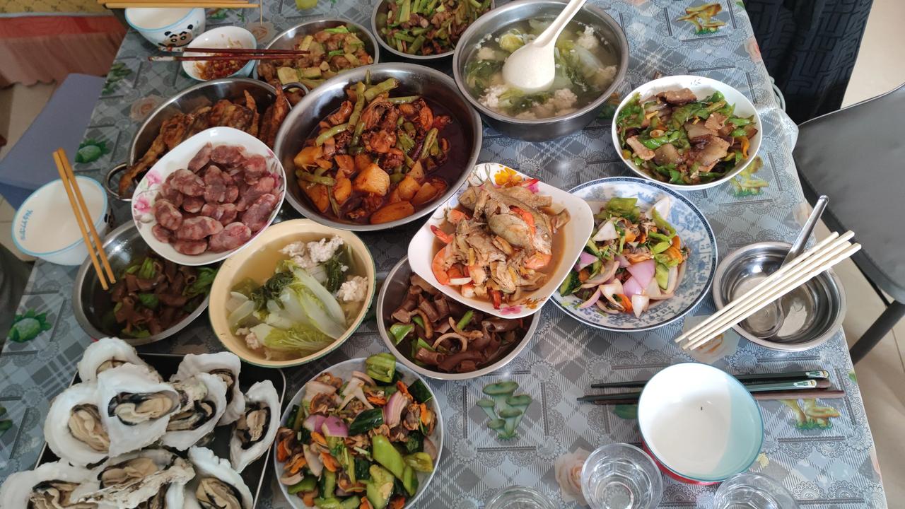 如今，不少年轻人结婚后选择不要小孩，因为他们心里清楚，自己本身就是个负担。当下许