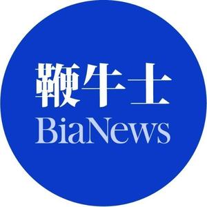 在森林自由穿梭绿树间