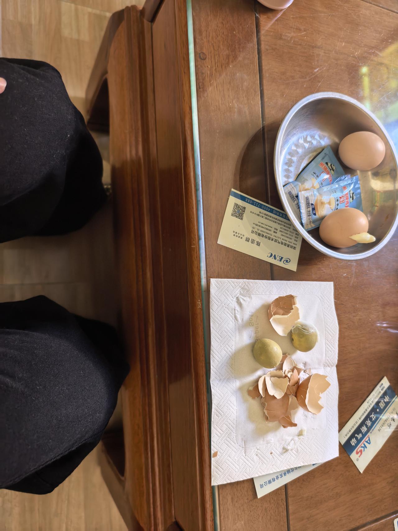 婆婆一天煮4个鸡蛋给我吃，我应该如何拒绝她不要煮那么多呢？
我不喜欢吃肉，婆婆就