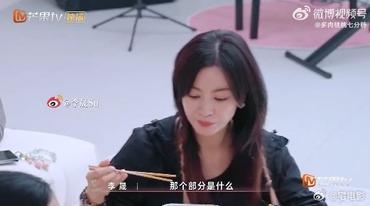 李晟[超话]李晟被影后认证的美貌李晟在《大山》组讨论担当的时候还一脸迷茫，叶童一