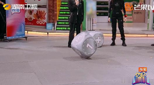 迪丽热巴在节目里也太有感染力了！和搭档的默契游戏虽然频频 “错位”，但每一个反应