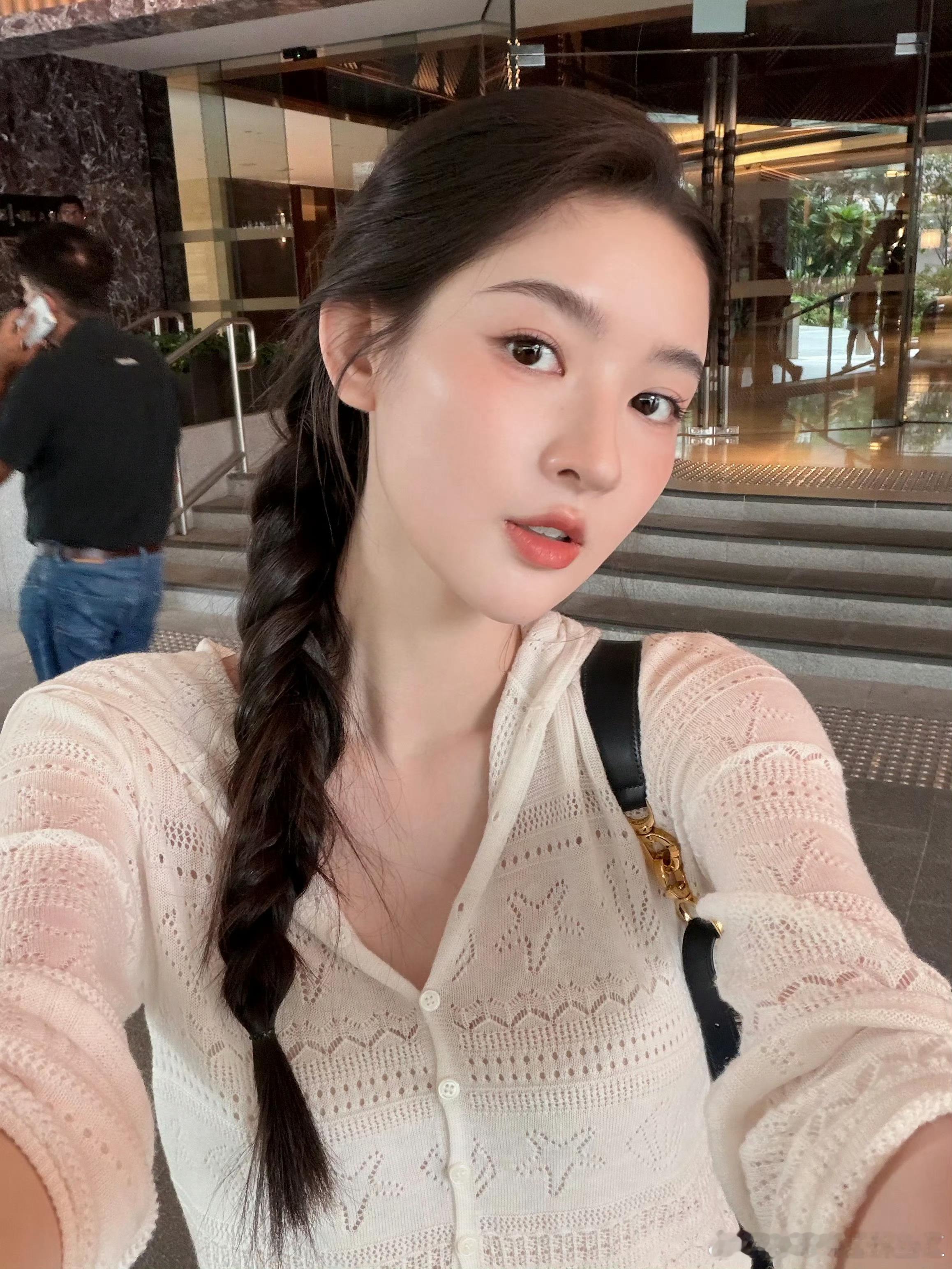 王玉雯 将参加21号你好星期六 的节目，希望在好六街玩的开心。 