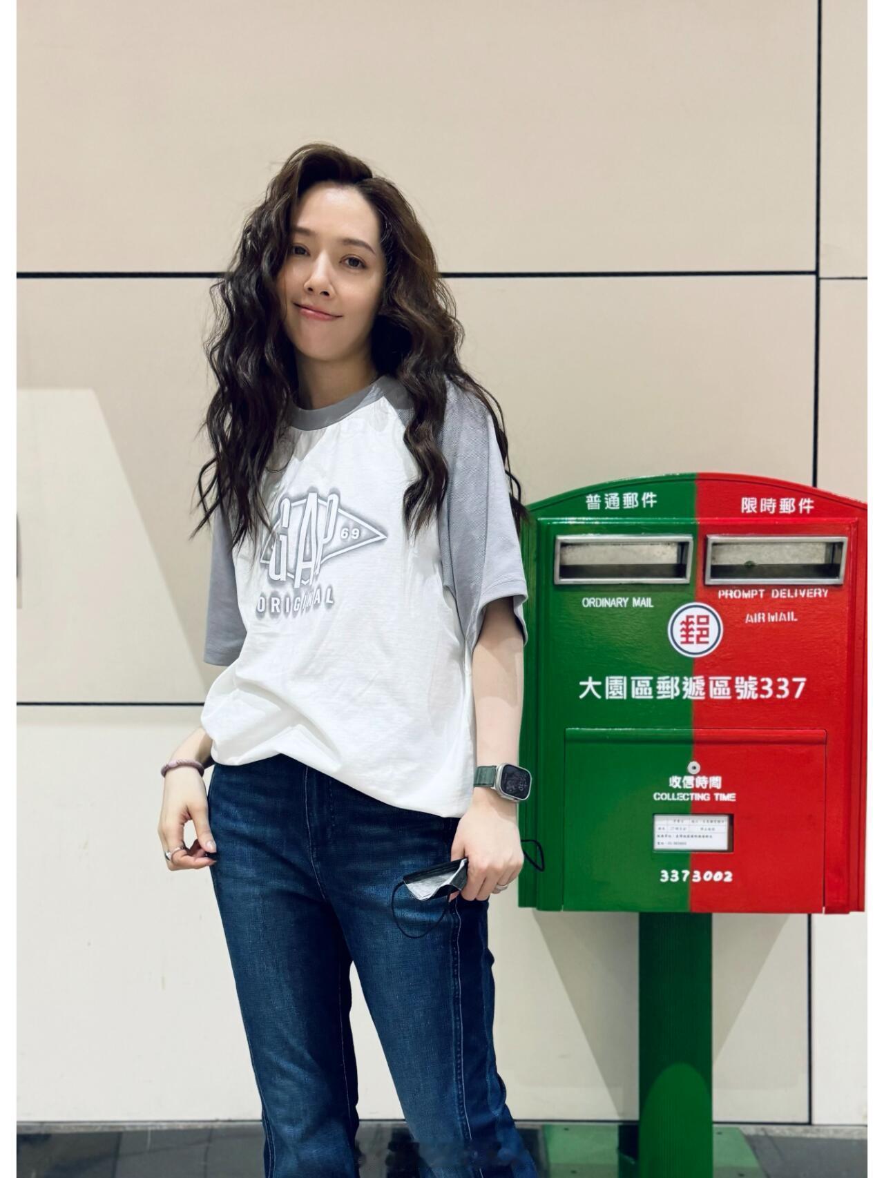 #郭碧婷[超话]# “铃铛🔔遇风响，见你🧚‍♀️心乱撞。”五一假期愉快碧碧?