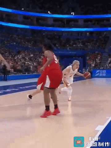 李梦如果现在还在女篮，中国女篮的实力应该会更上一个档次，一个是李梦的技术和自信绝