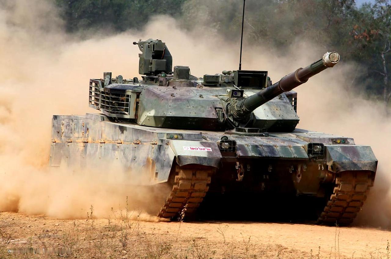 泰国VT-4型坦克参战，柬军士兵称一听到引擎声，就引发恐慌！而首例战损发生在12