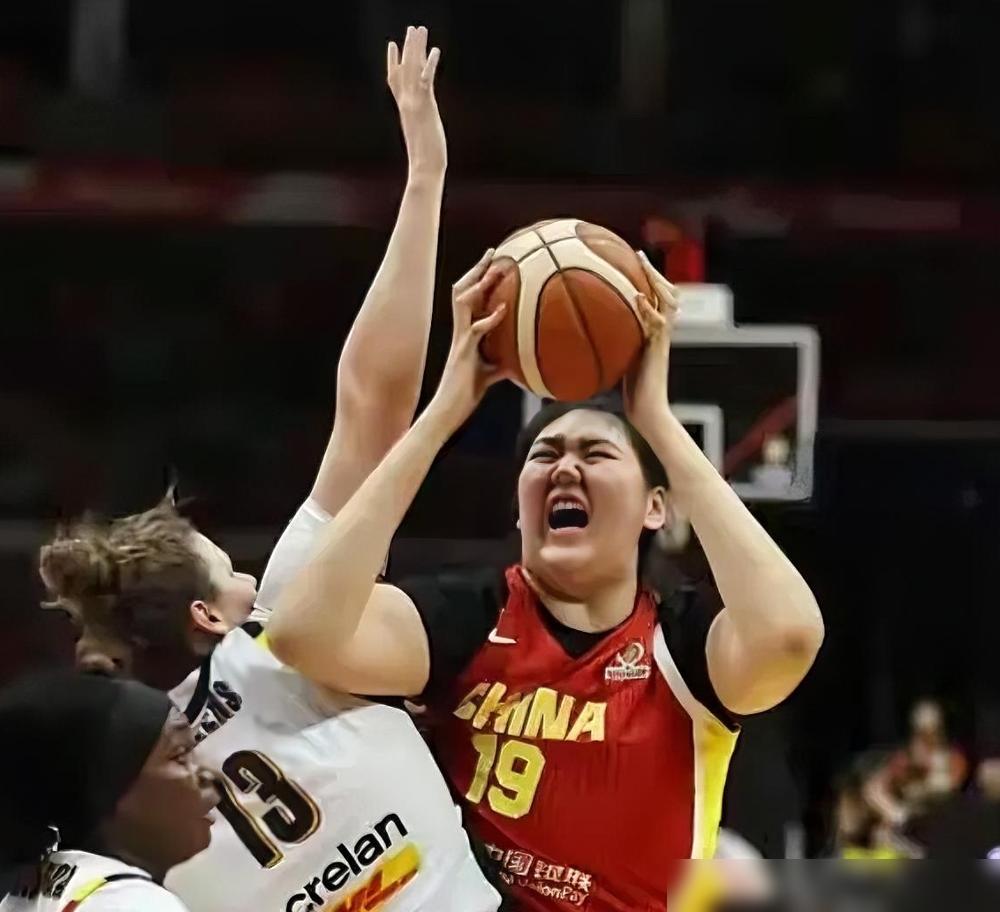 场上净胜9分，下场净负24分，你告诉我，这种BUG级的球员，教练凭什么死死按在板