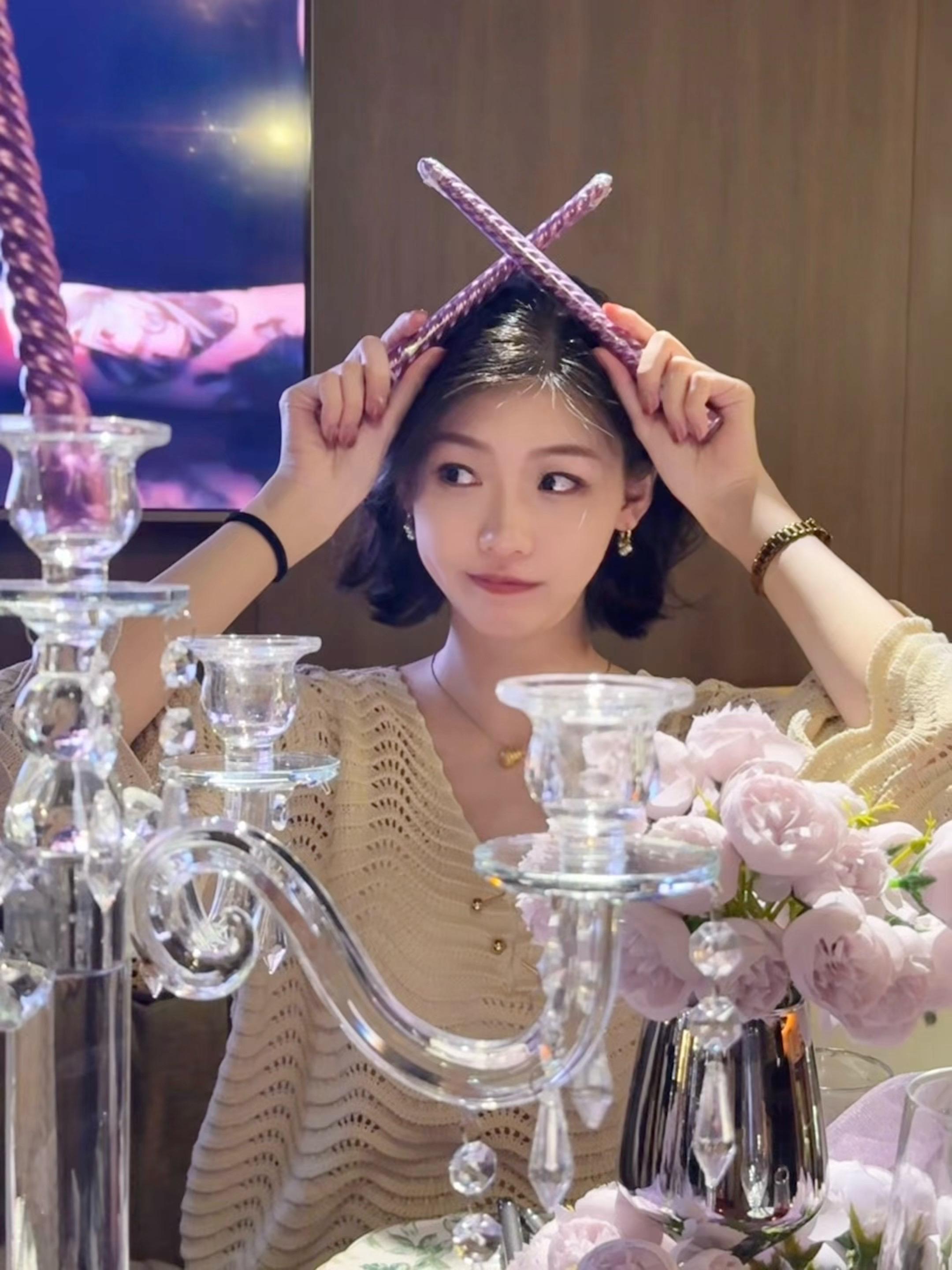 生活无非围着我转 我在哪里 哪里就有趣 我在谁身边 谁就迷人