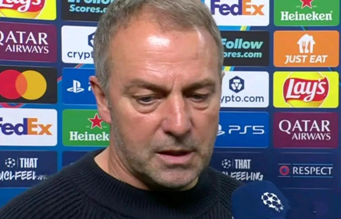 巴萨主帅弗里克非常不满地表示，裁判漏判他们一个点球跟红牌。
欧冠1/4决赛，巴萨