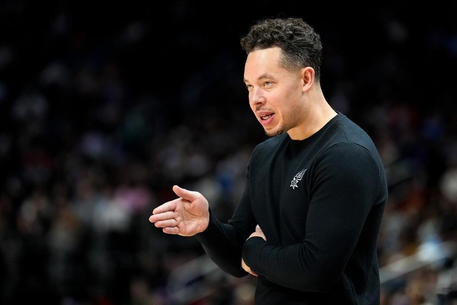 作为一个站在总决赛舞台上的球队，马刺进攻端纪律性太涣散了。nba总决赛nba