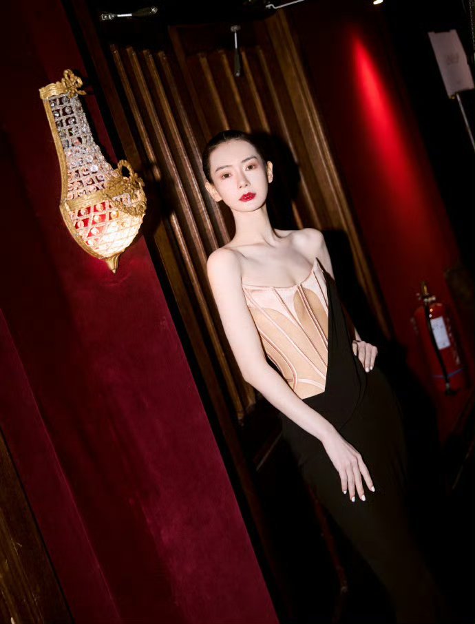 蔡徐坤戚薇什么关系 ​​​