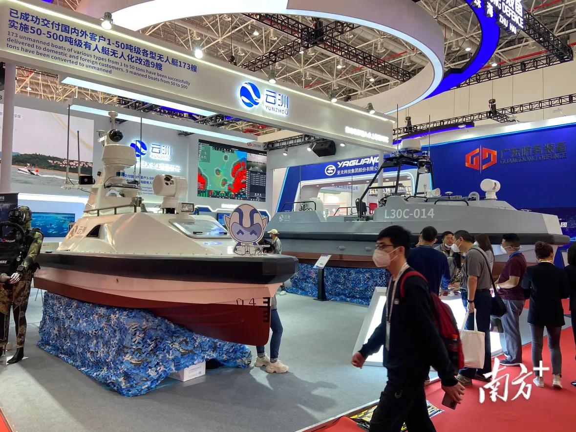 2026年3月（央视集中官宣），中国全域无人作战体系集体亮相，覆盖陆、空、海多域