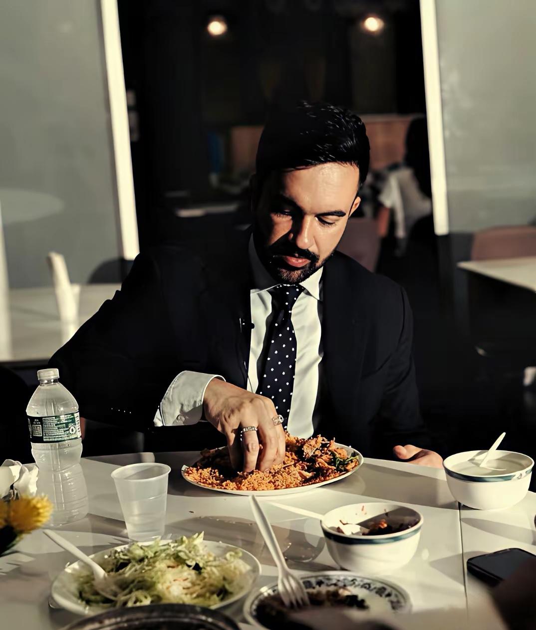 世界真的是很“奇妙”！全球最重要的两个城市竟然都被穆斯林掌控了！

纽约市长和伦