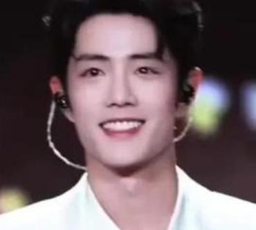 2月7日，北京卫视正式官宣肖战加盟2026年北京台春晚。这是他自2020年起六年