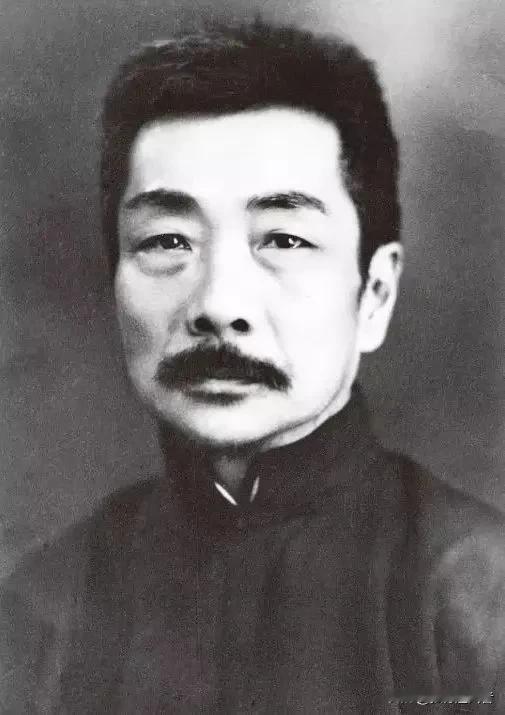 有时十分庆幸能生在鲁迅和邓丽君之后，让我既可以欣赏鲁迅先生的文章，也能聆听邓丽君