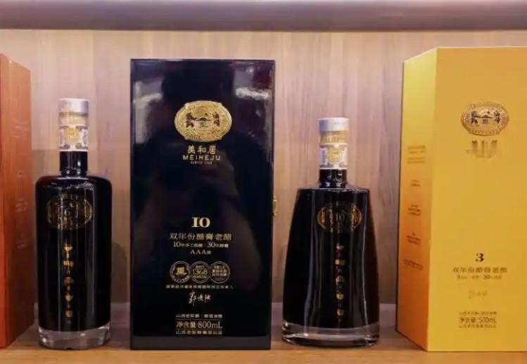 就在这两天，有网友发文称，在山西旅游时发现一款“美和居”双年份醋膏，800毫升装