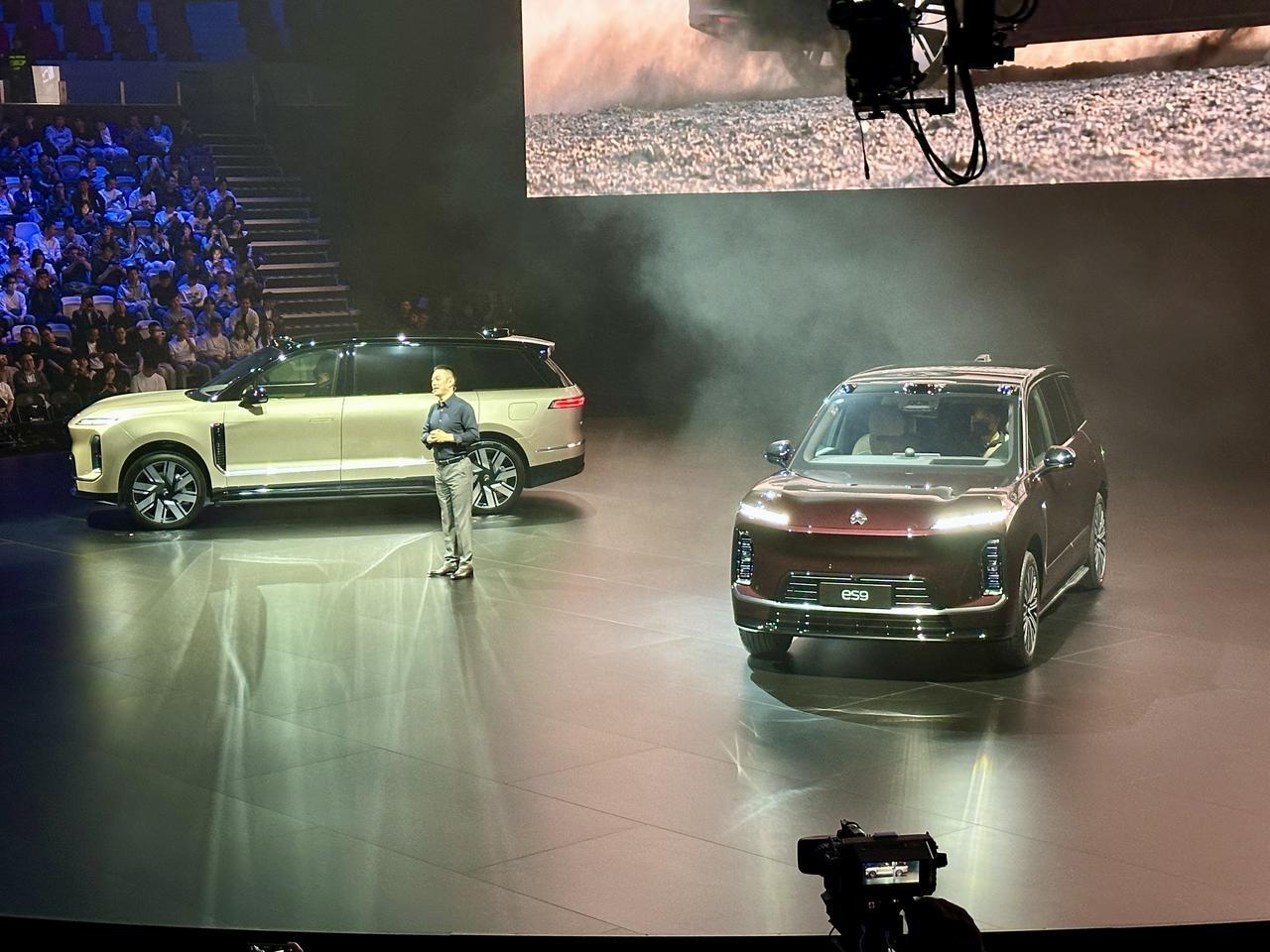 刚看完蔚来ES9整场发布会，聊点实在感受。
先承认，这台车确实把蔚来这么多年的技