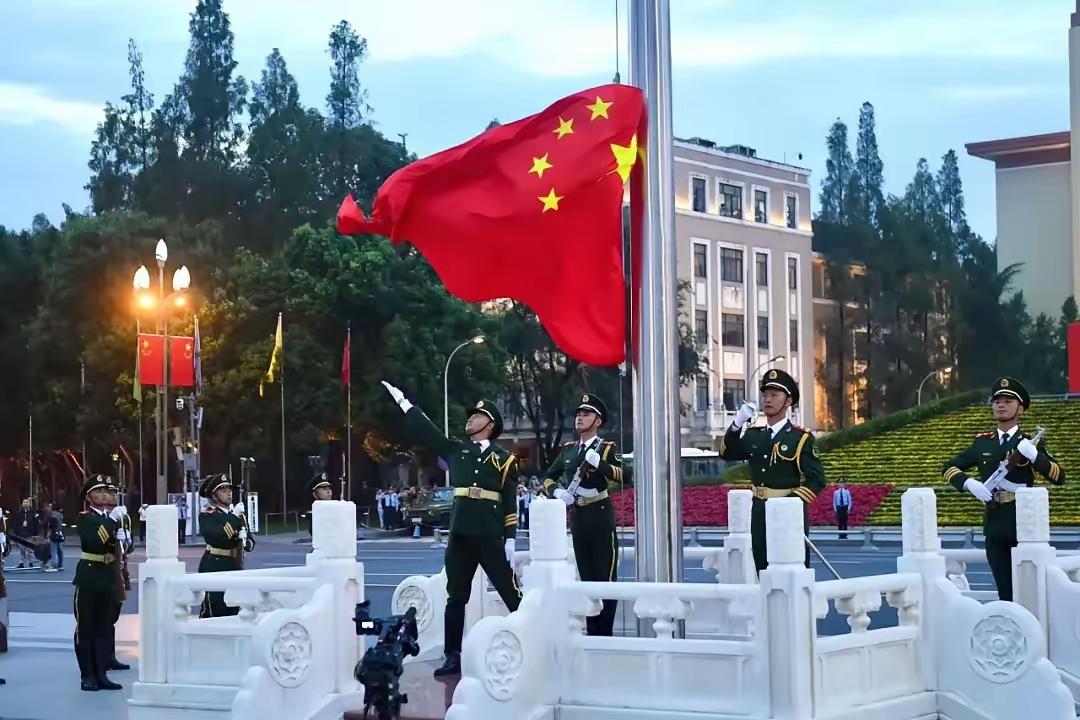 果不其然。
​资产被冻结的消息​资产被冻结的消息一出，东京立马变脸。岩崎茂先急了