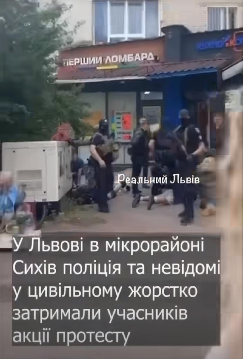 人权是什么有这玩意吗?乌克兰逮捕参与反对征兵暴动的利沃夫人，并把他们拉出来游街示