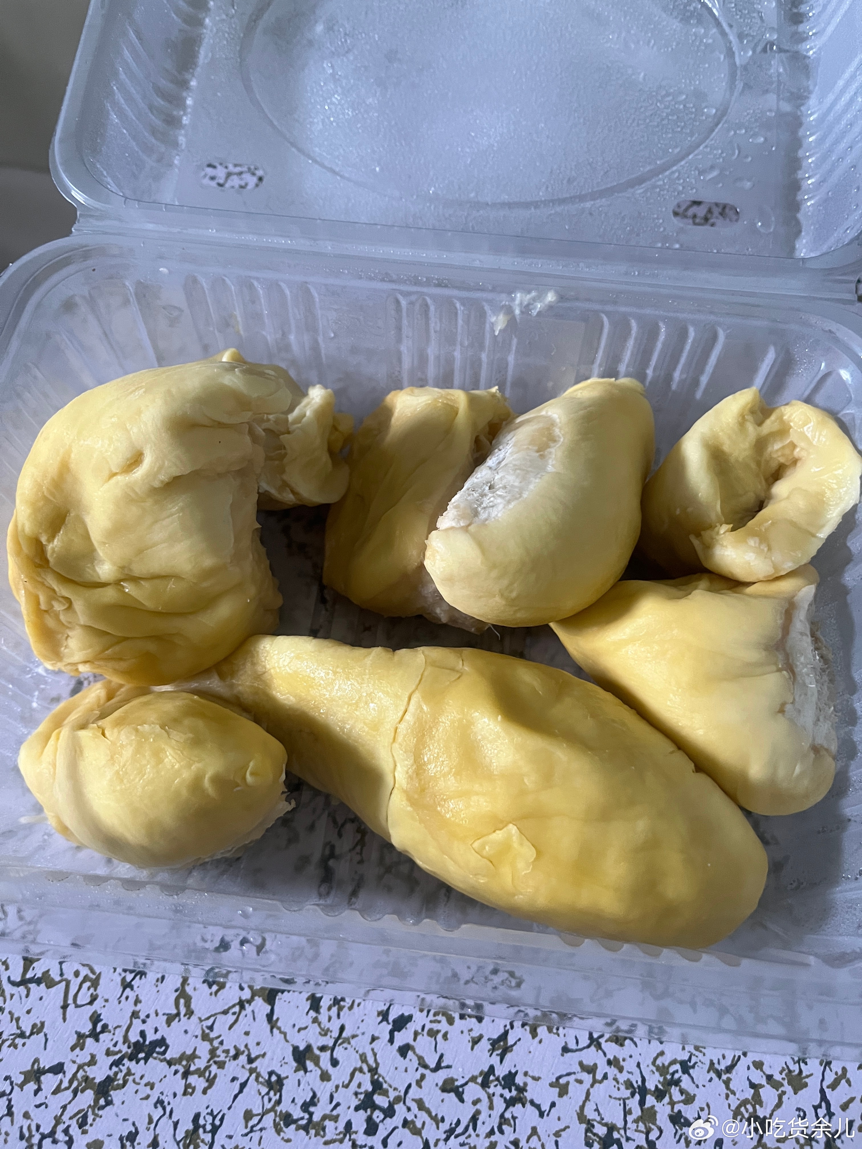 我越来越会挑榴莲，这一个60块，昨天还吃了3块，因为挑得太熟，下次不能买那么熟的
