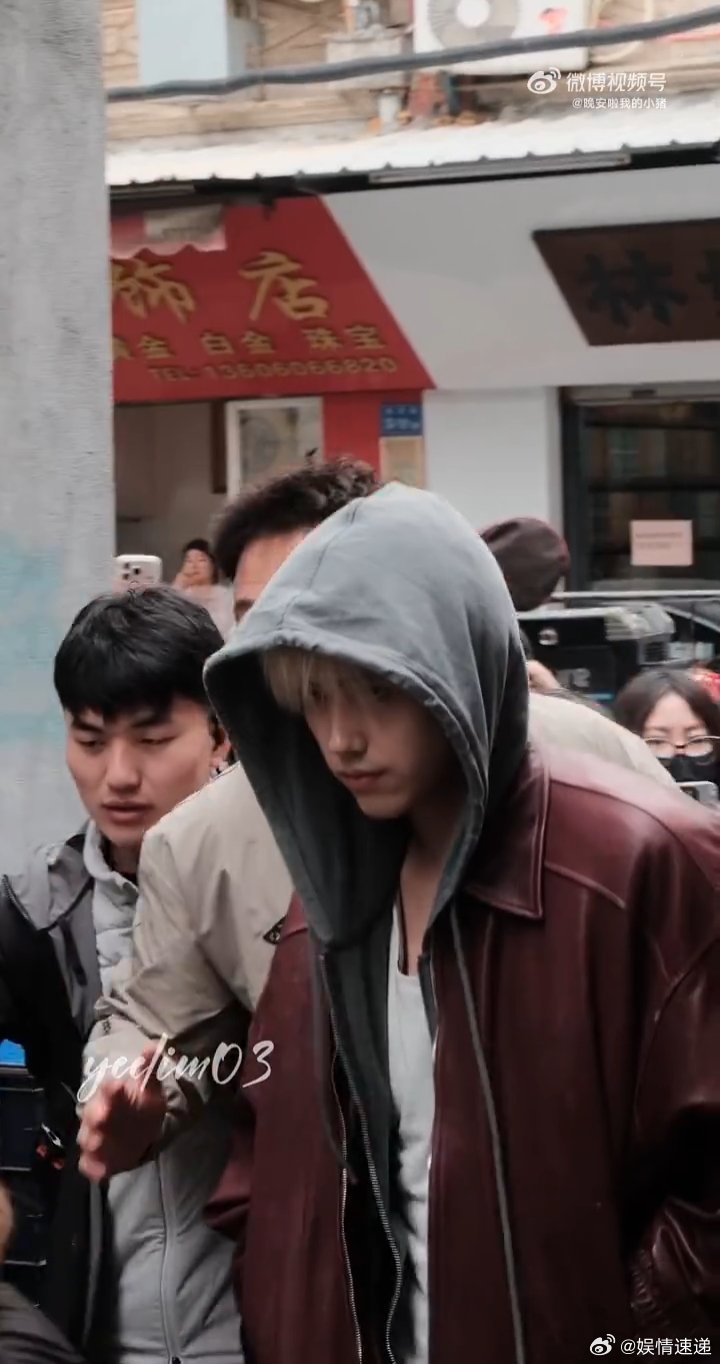 陈飞宇染回金发陈飞宇见春天金发路透 明白 