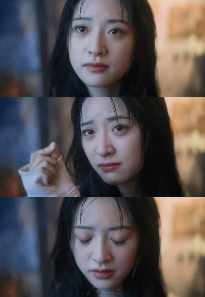 沈月哭戏  看沈月《失笑》的哭戏，像是在品尝一杯苦涩的爱情咖啡。她的泪水是咖啡的