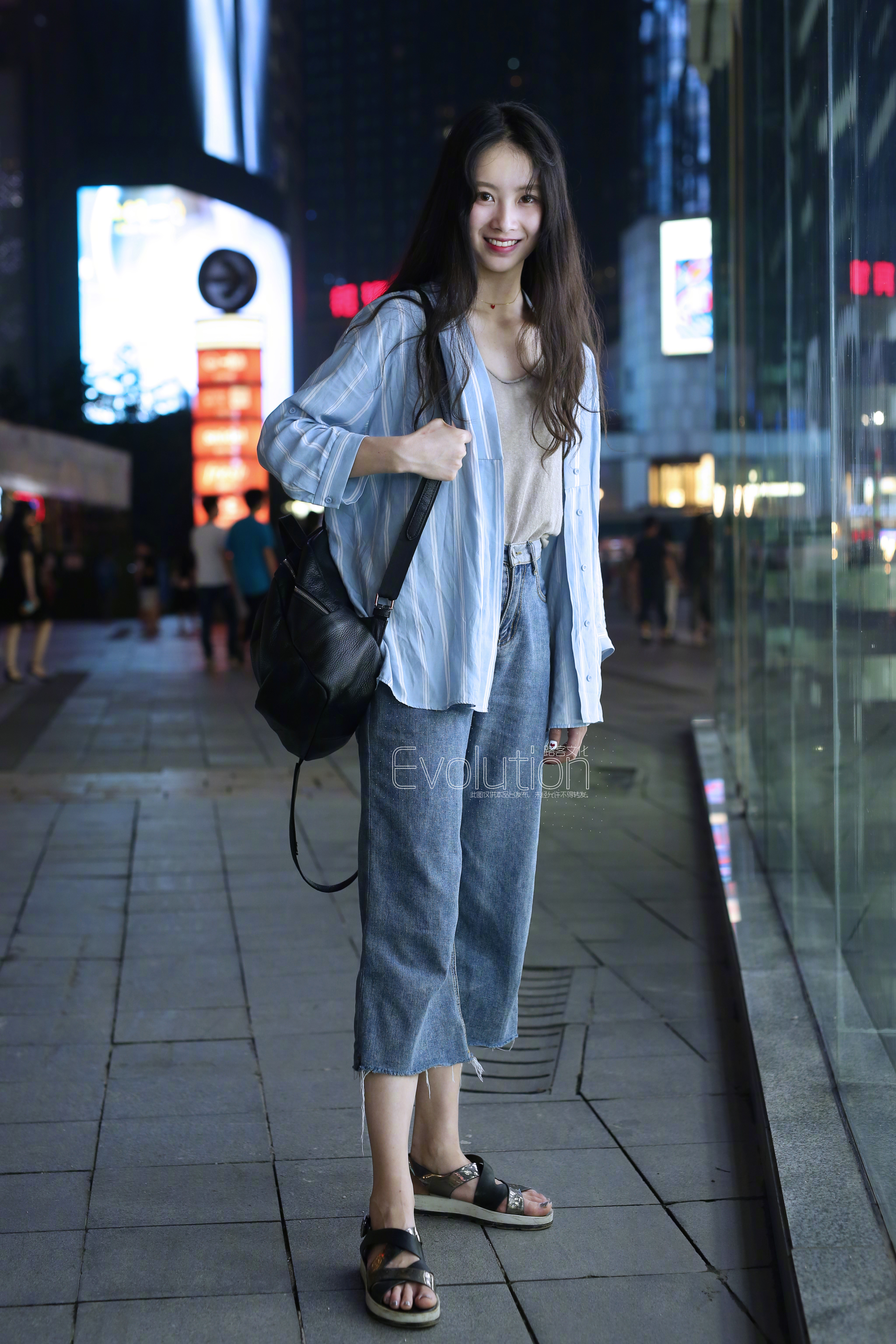这条街的夜景，我一个人撑起来了！💪🌃 ​​​