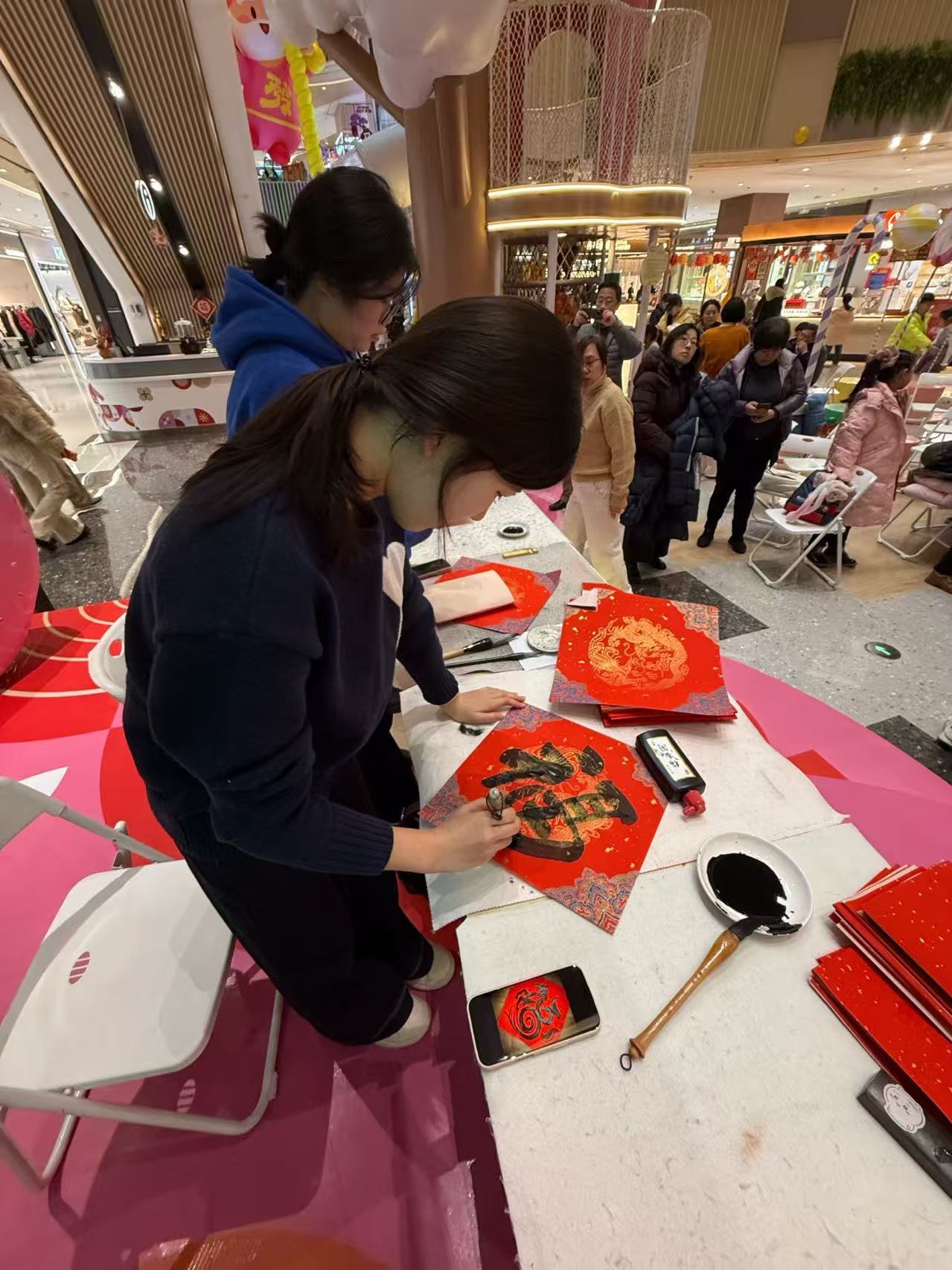 秦岭笑谈青春三下乡镜头下的三下乡三下乡大学生寒假社会实践 2月6日，曲阜师范大学