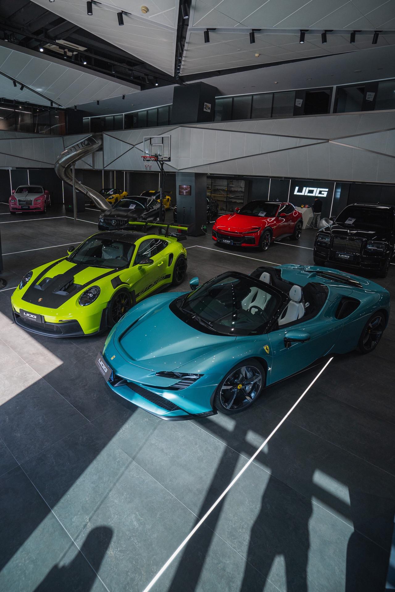 这两个颜色我都好喜欢，太鹅妹今了…
GT3RS vs SF90Spider At