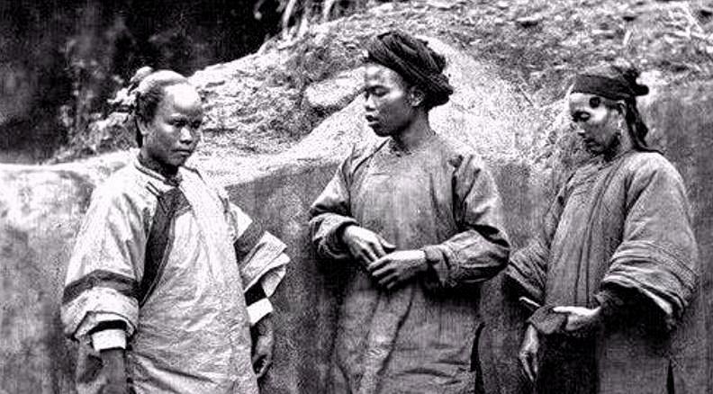 古代娶不到媳妇的穷苦人家，为了传宗接代，他们想出了一个有悖伦理的办法。
 
这个