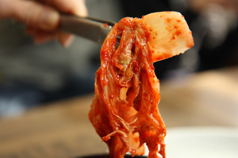 过去15年间，韩国人泡菜食用量持续走低。调查显示，受访前一日未吃泡菜的人群比例从