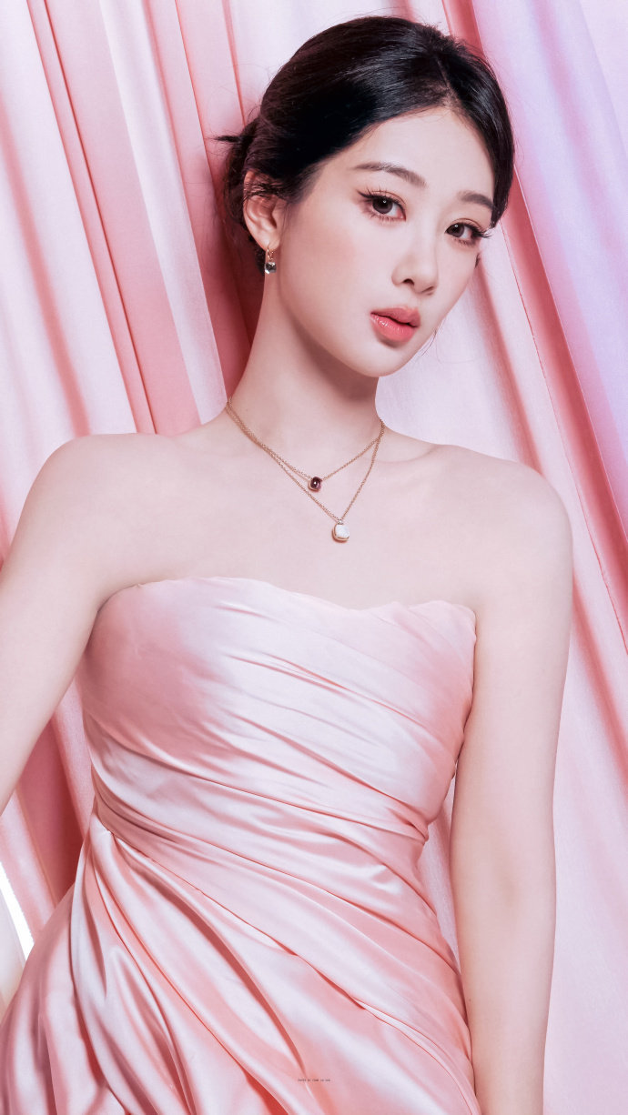 杨紫玉兰花开君再来 💜杨紫董竹君 喝酒需千杯，情书需三行，你的笑我看一眼就醉 