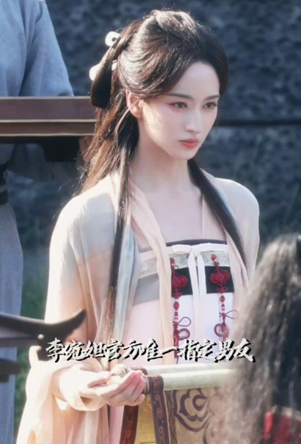 宛妲真的要比想象中适合古装浓颜系长相好绝啊 ​ ​​​