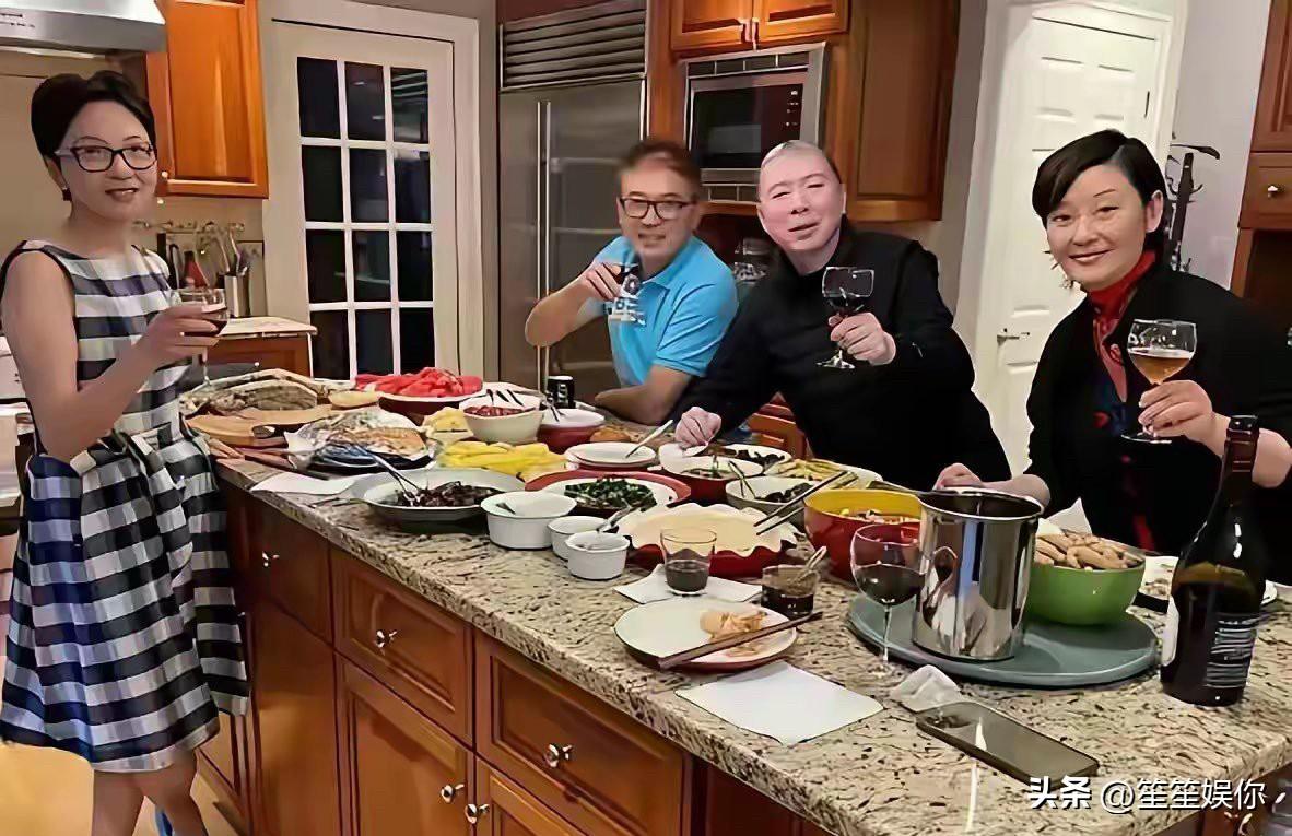 手握洛杉矶别墅，不愁资金的冯小刚，如今新作《抓特务》争议不断。观众更怀念他当年《