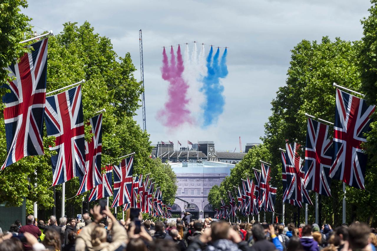 英国影子国防大臣卡特利奇说，把主权交给“中国的盟友”，简直荒谬。
一个印度洋岛国