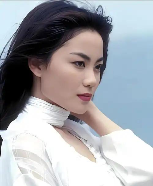 王菲将面临一个非常尴尬的问题。

谢贤去世，张柏芝和他跟谢霆锋的儿子，肯定会出席