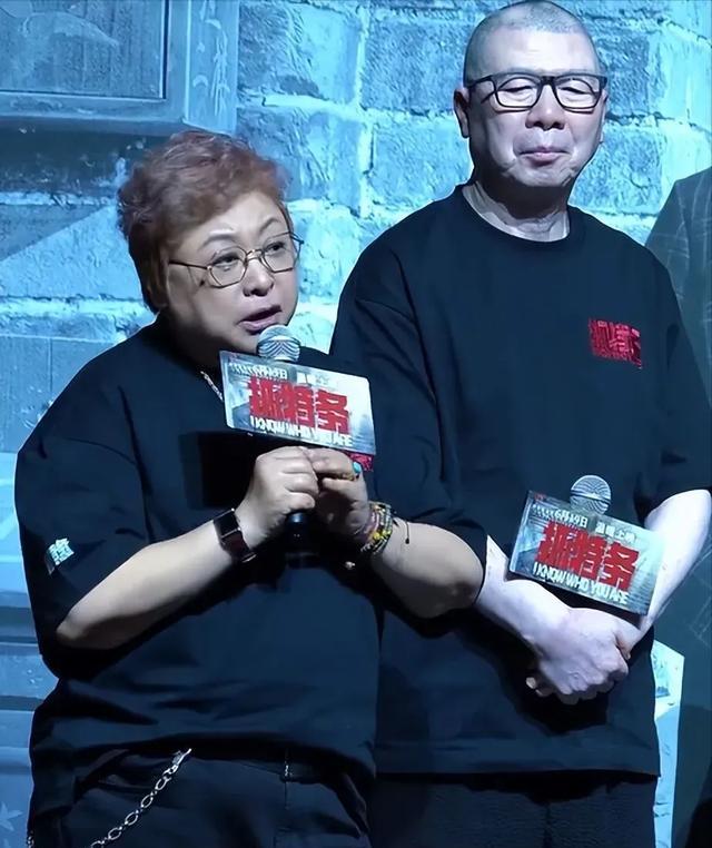 就因为帮助冯小刚上映的新片喊了句“走个面”，这家伙把韩红给批的，脸不是脸，鼻子不