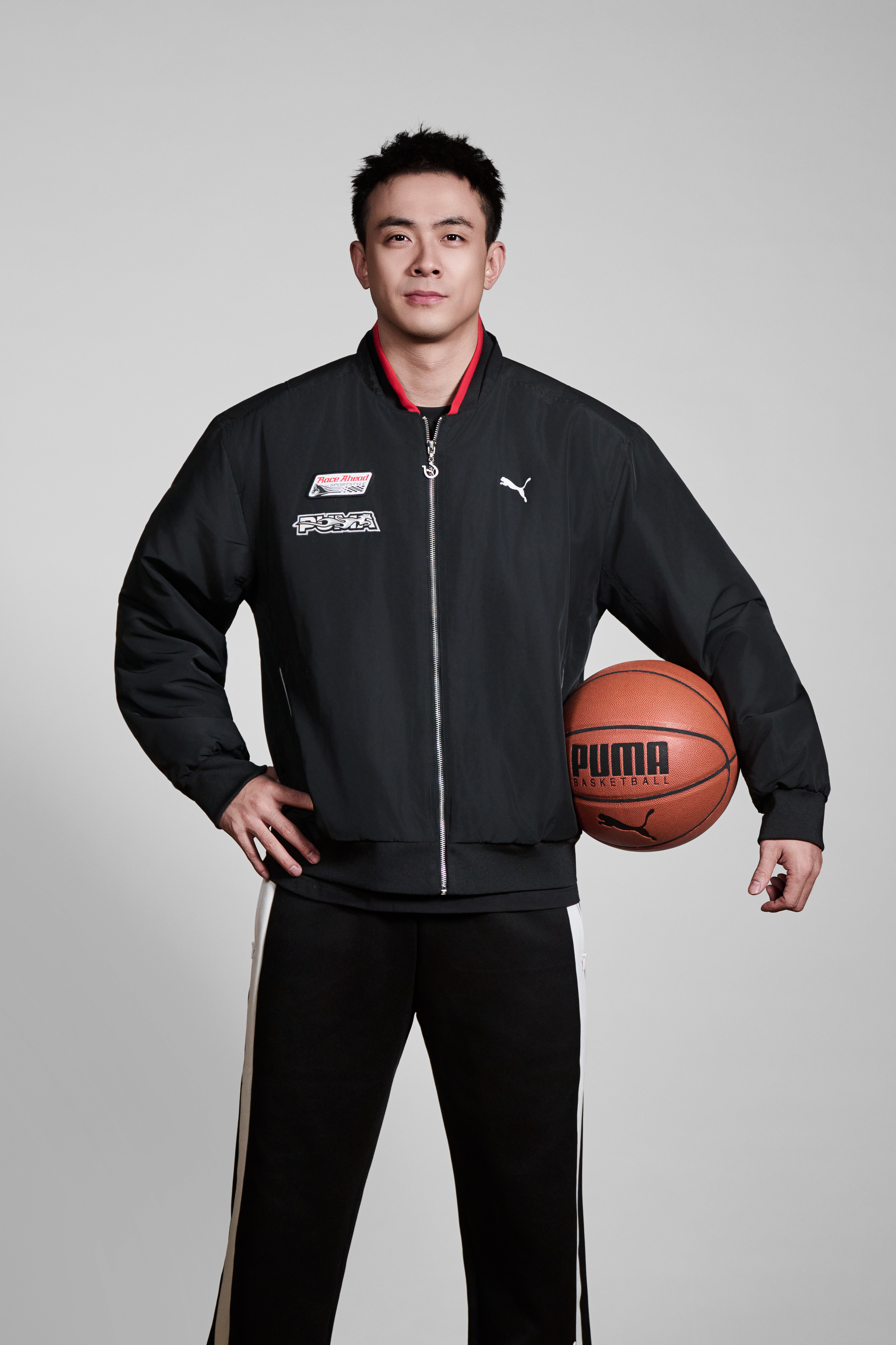 今晚赵继伟将复出，迎来赛季首战，尽管会受到登场时间限制，但这是他首次上脚自己代言