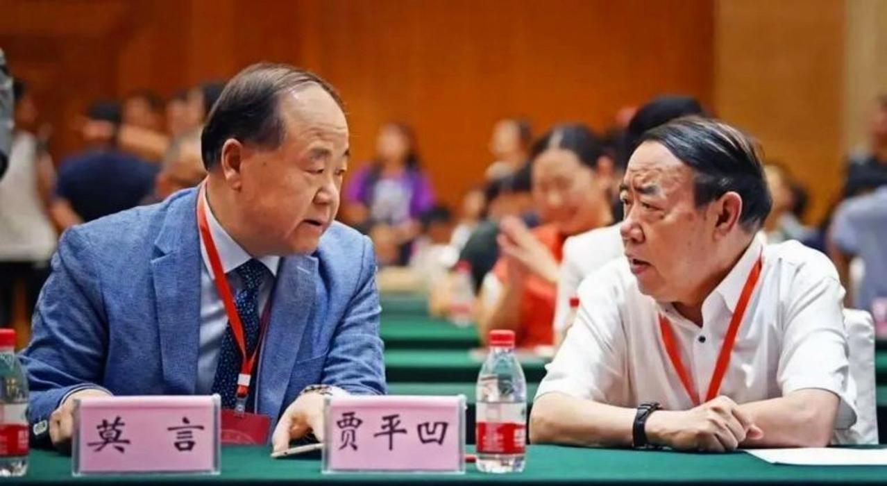 有人封出当今文坛“四人团”：莫言、贾平凹、余华、刘震云。
尤其是莫言和贾平凹，因