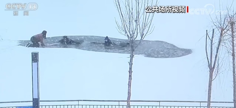 被塔吉克族四代人戍边故事整破防了龙吉克·卡德尔一家从1949年走到2025年，每