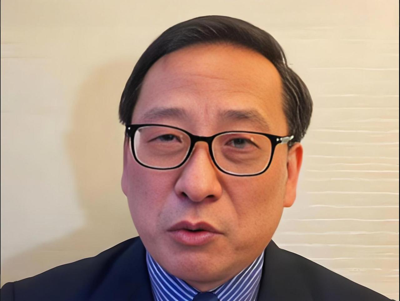 高志凯说我们太老实了，总是在我们自己的岛上跟别人谈“这岛归谁？”。他提出一个重要
