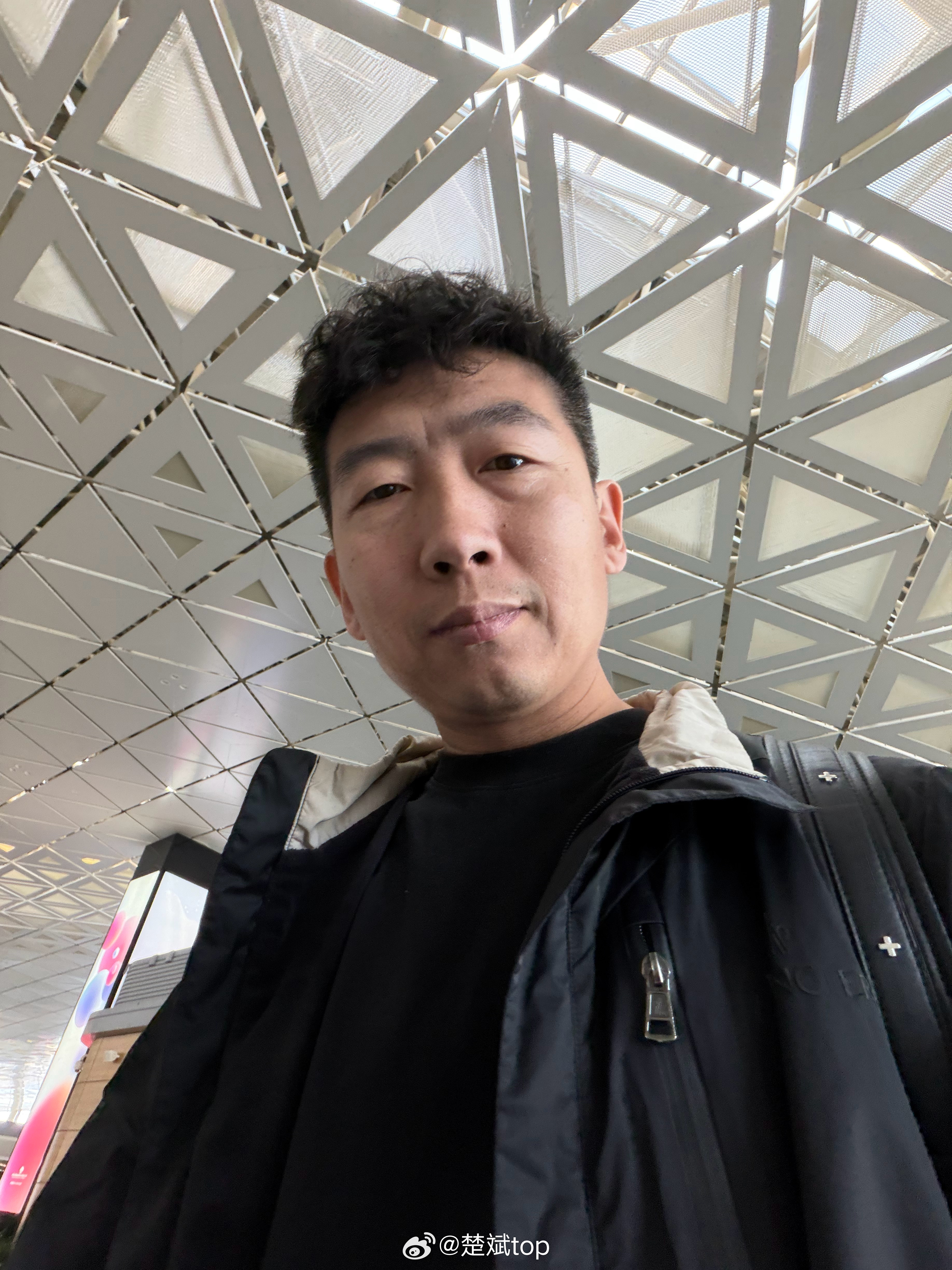 平时出差就背个包，这次因为连着好几天就拉了个箱子，结果刚才吃关东煮的时候才发现箱