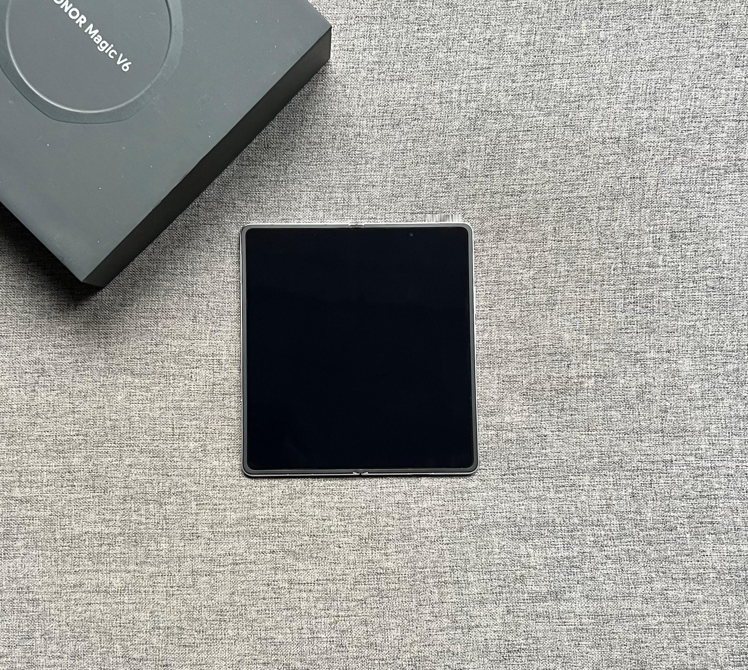 荣耀Magic V6 16+1TB 白色，99新全套，带一年官方碎屏保（内外屏各