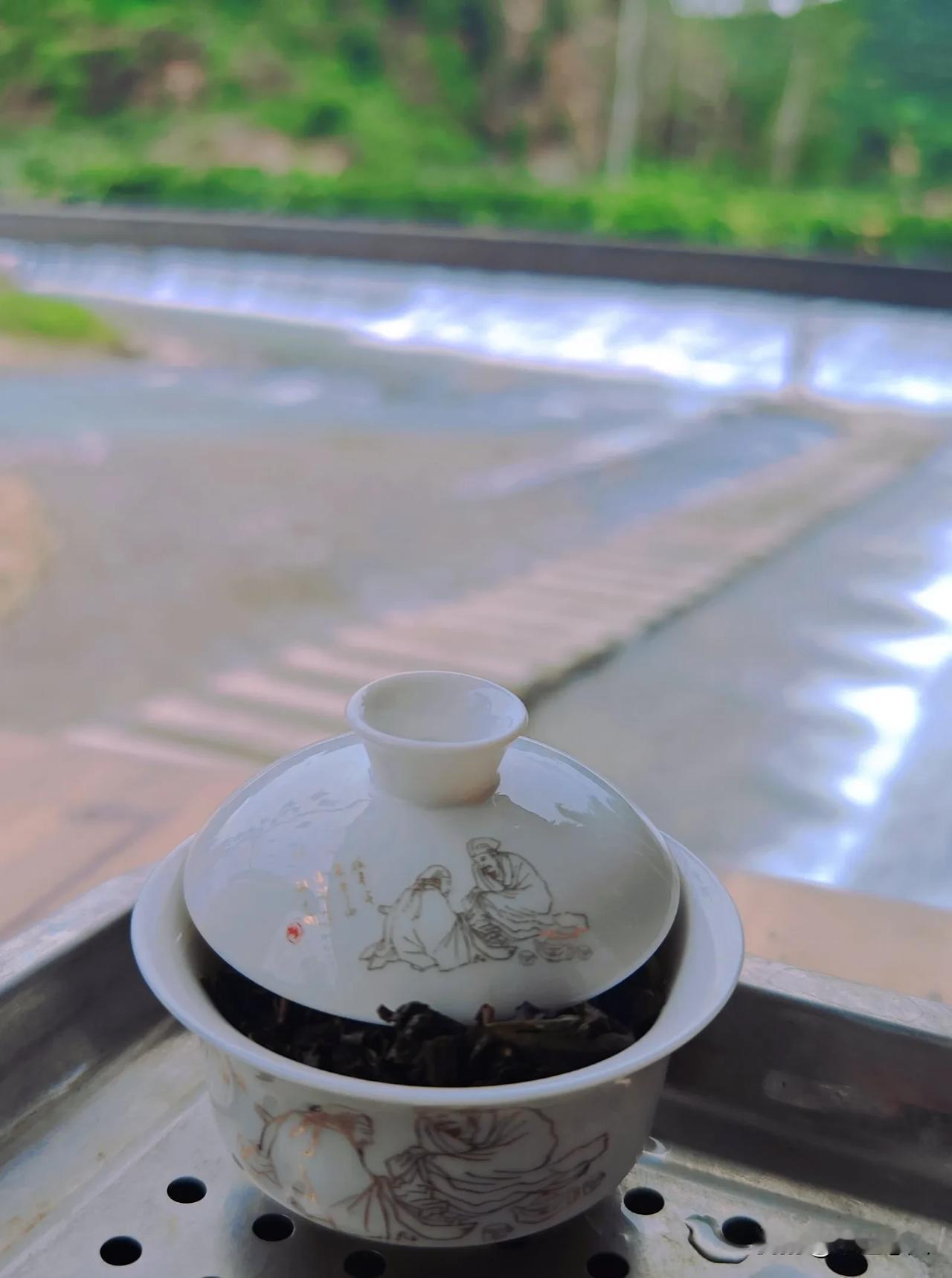 闲淡简远，味外之味。
#总要沏一壶茶吧# #饮茶独处# #茶中惜有物# #茶中见