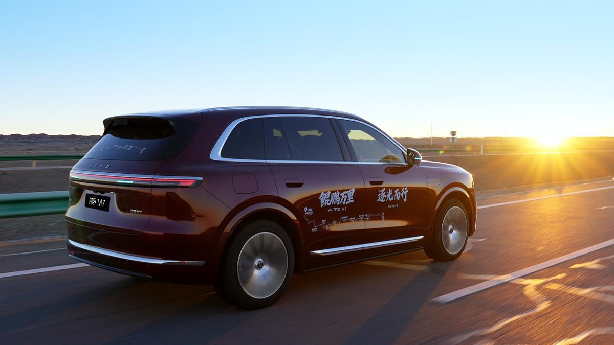 冬季亲友民宿小聚往返，全新问界M7空间与暖感承包欢乐时光
现在这个季节，和亲友相