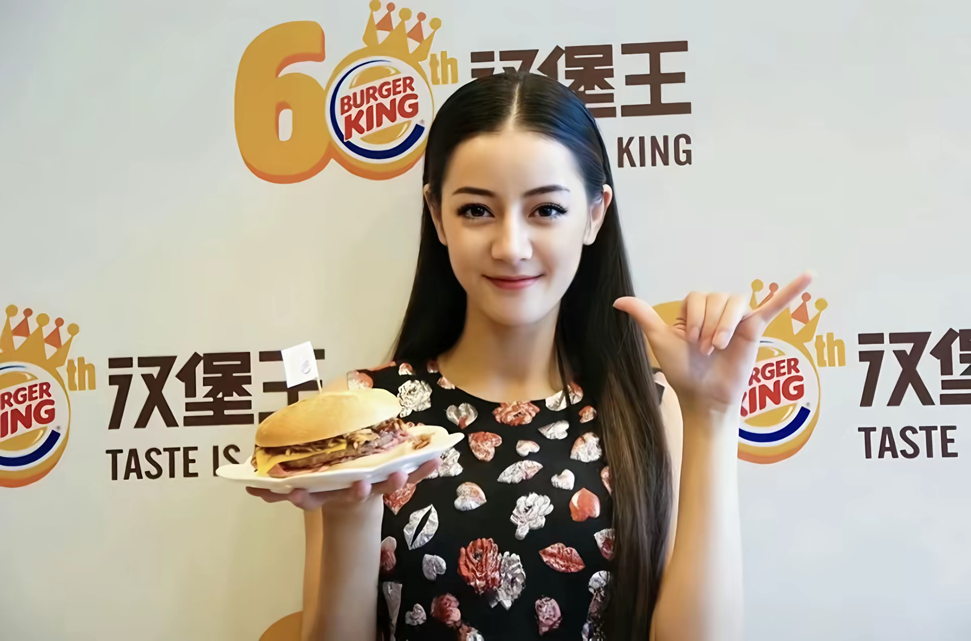 早期的热巴 内娱建模脸的代名词！！！ 