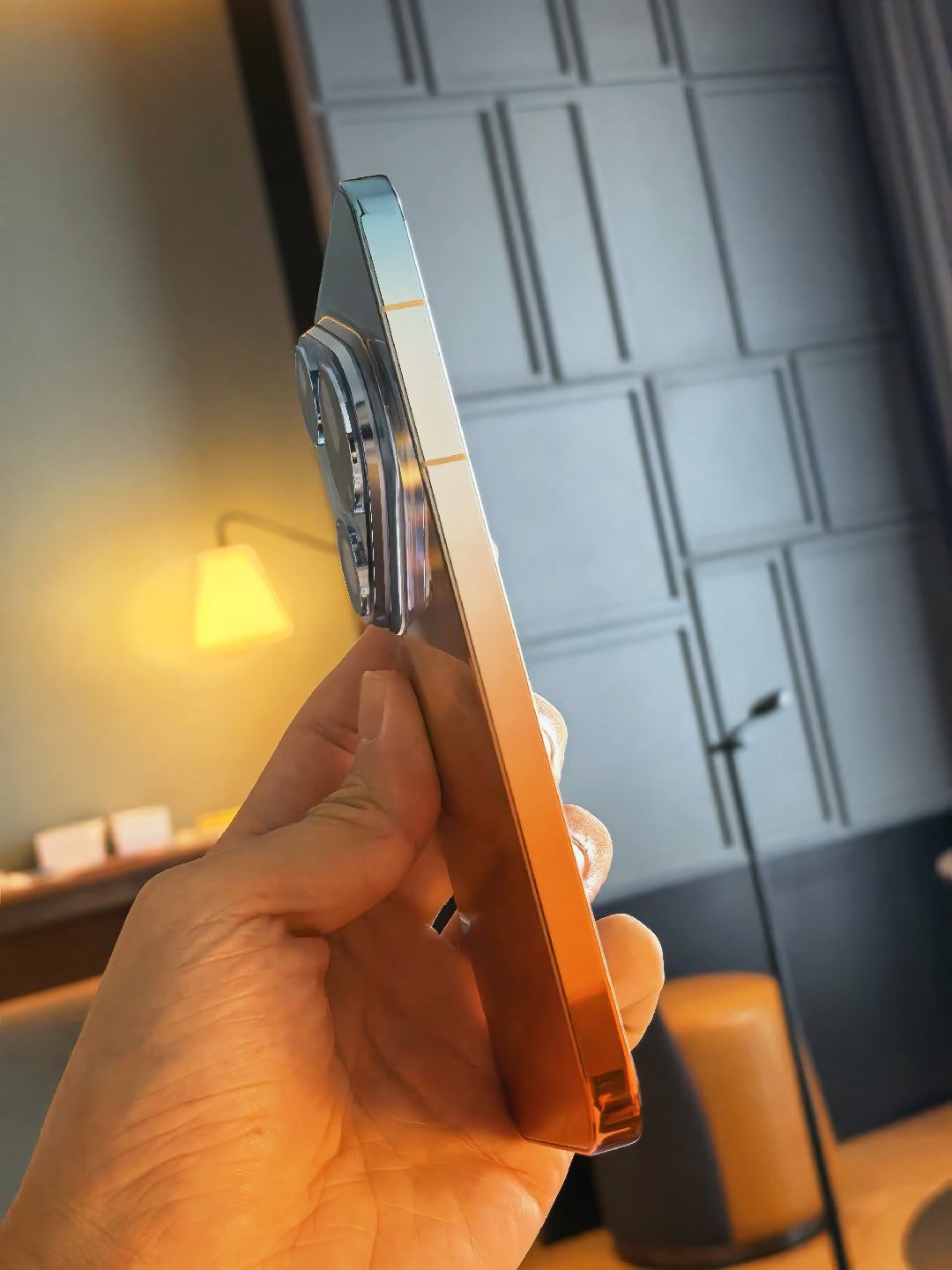 好想知道华为Pura 90 Pro max这个中框和背板颜色如此一致是怎么做到的