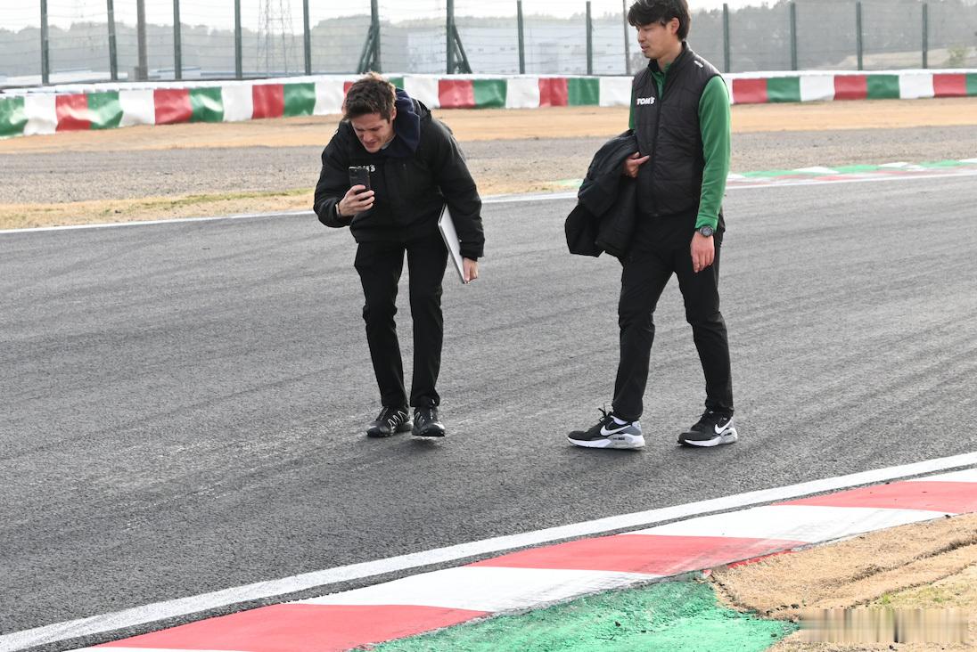 铃鹿赛道重铺Degner弯角路面，试图修复杜汉撞车BUG去年12月份的Super